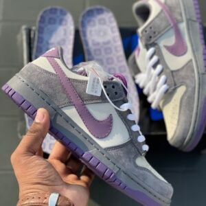 Alternative view of NK Dunk *Purple Pigeon'